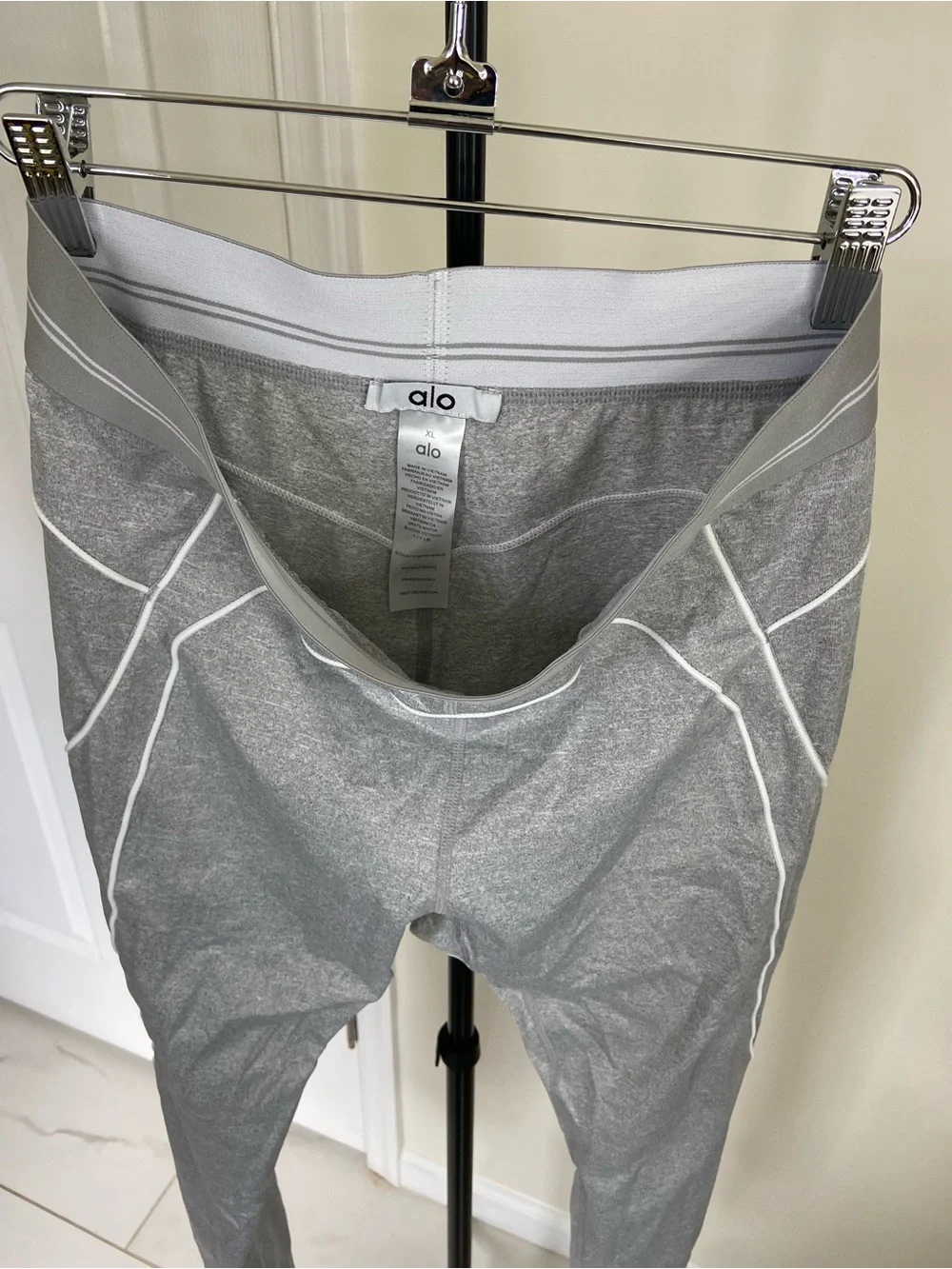 ALO Yoga Gray Heathered Leggings with White Piping
